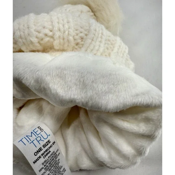 Time and Tru Cable Knit Beanie Winter Hat Faux Fur Pom Cream One Size New - Picture 3 of 6